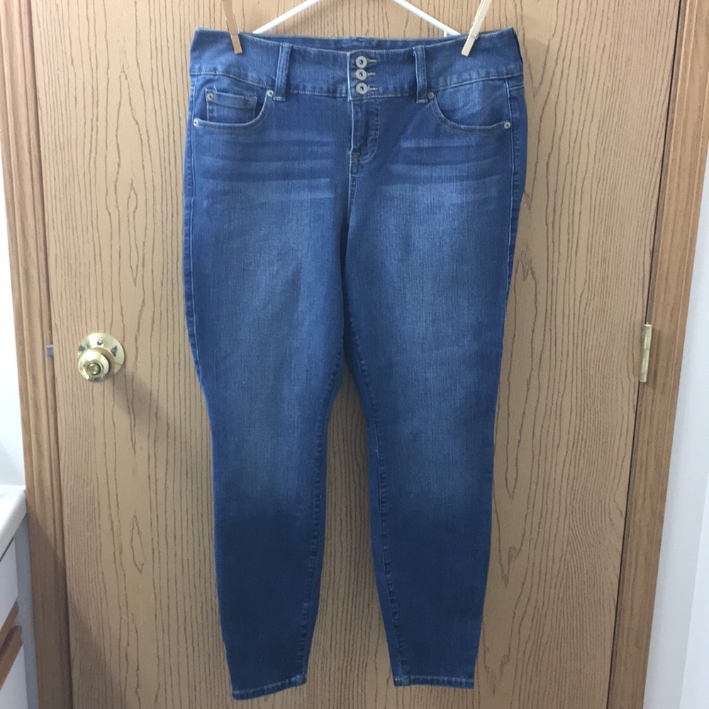 Torrid Premium Medium Wash Jeggings Size 14 Regular HTF Discontinued Model EUC